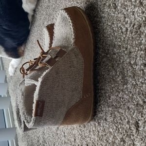 Minnetonka size 7 slipper boot